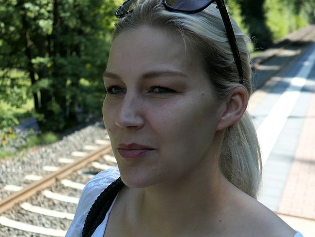 Mitten am Bahnhof gefickt